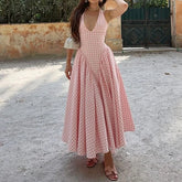 Elegantes Neckholder-V-Ausschnitt-Französisches Kleid mit plissierter Taille